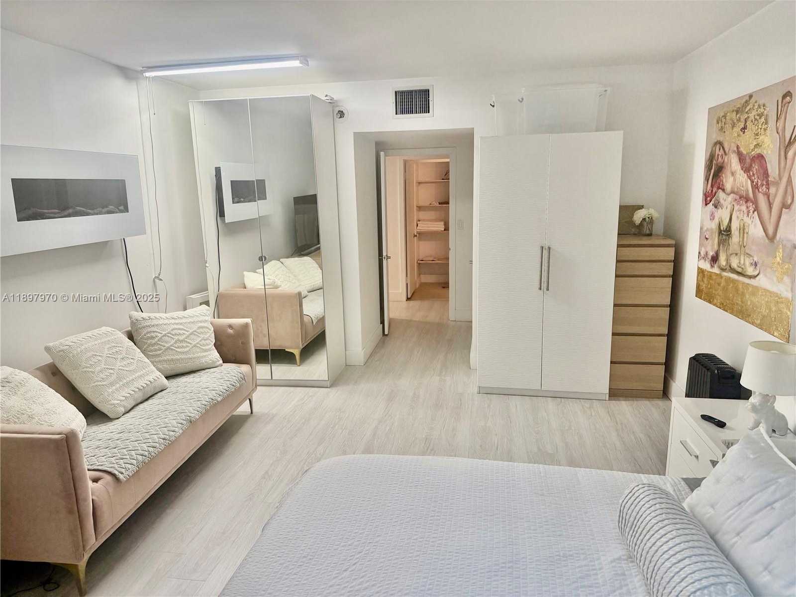 Small Image of 2301 COLLINS AVE #619, Miami Beach Number 4