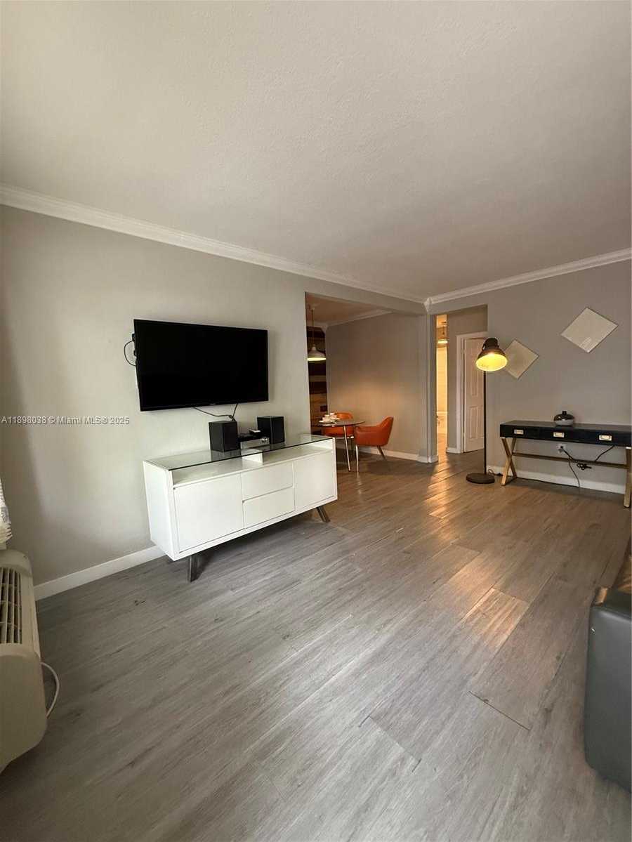 Small Image of 7710 HARDING AVE #1, Miami Beach Number 10