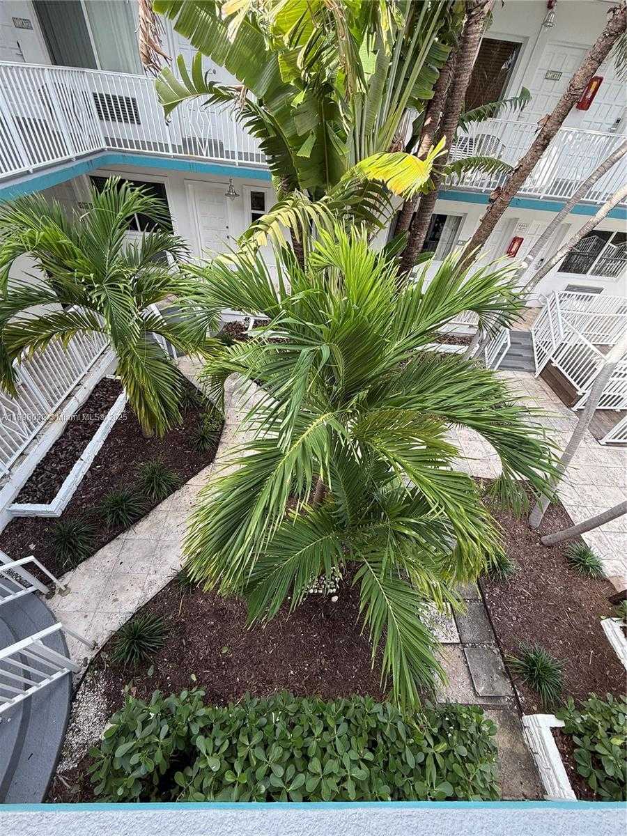 Small Image of 7710 HARDING AVE #1, Miami Beach Number 4