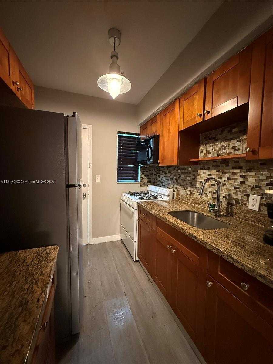 Small Image of 7710 HARDING AVE #1, Miami Beach Number 8