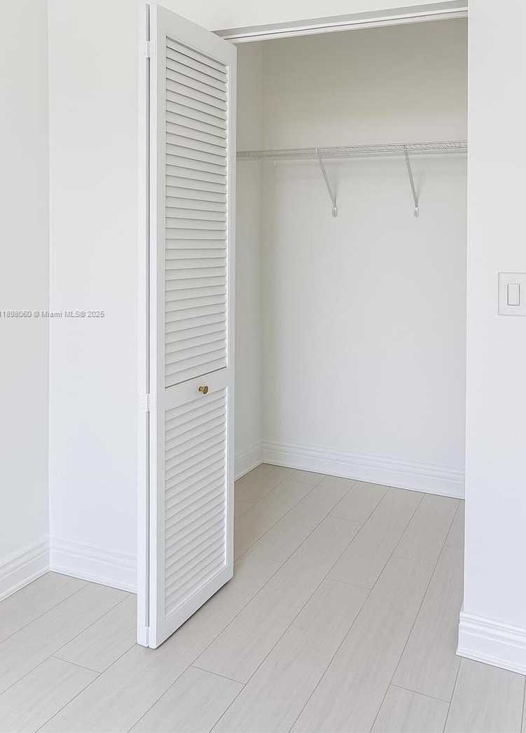 Small Image of 951 BRICKELL AVE #3103, Miami Number 9