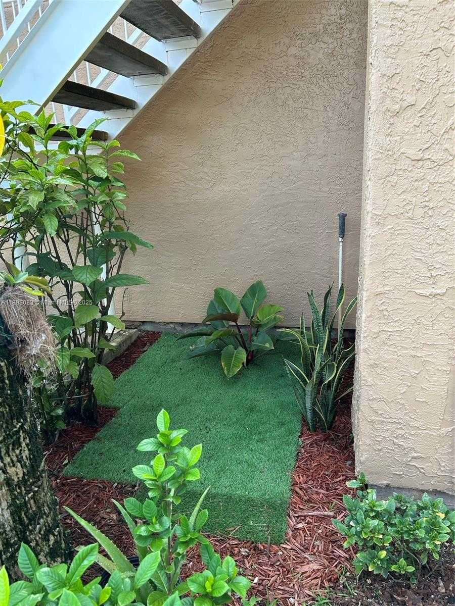 Small Image of 15581 SOUTH WEST 104TH TER #214, Miami Number 2