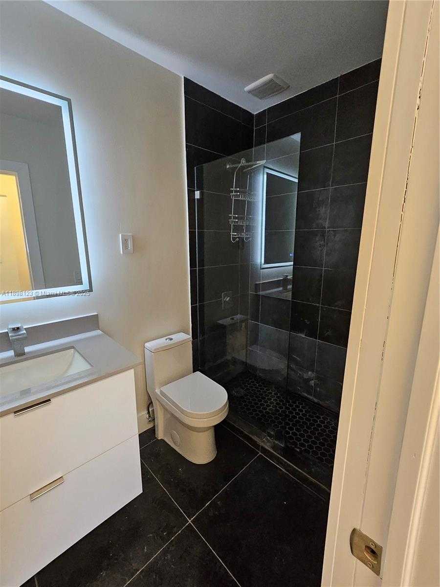 Small Image of 834 RAYMOND ST, Miami Beach Number 11