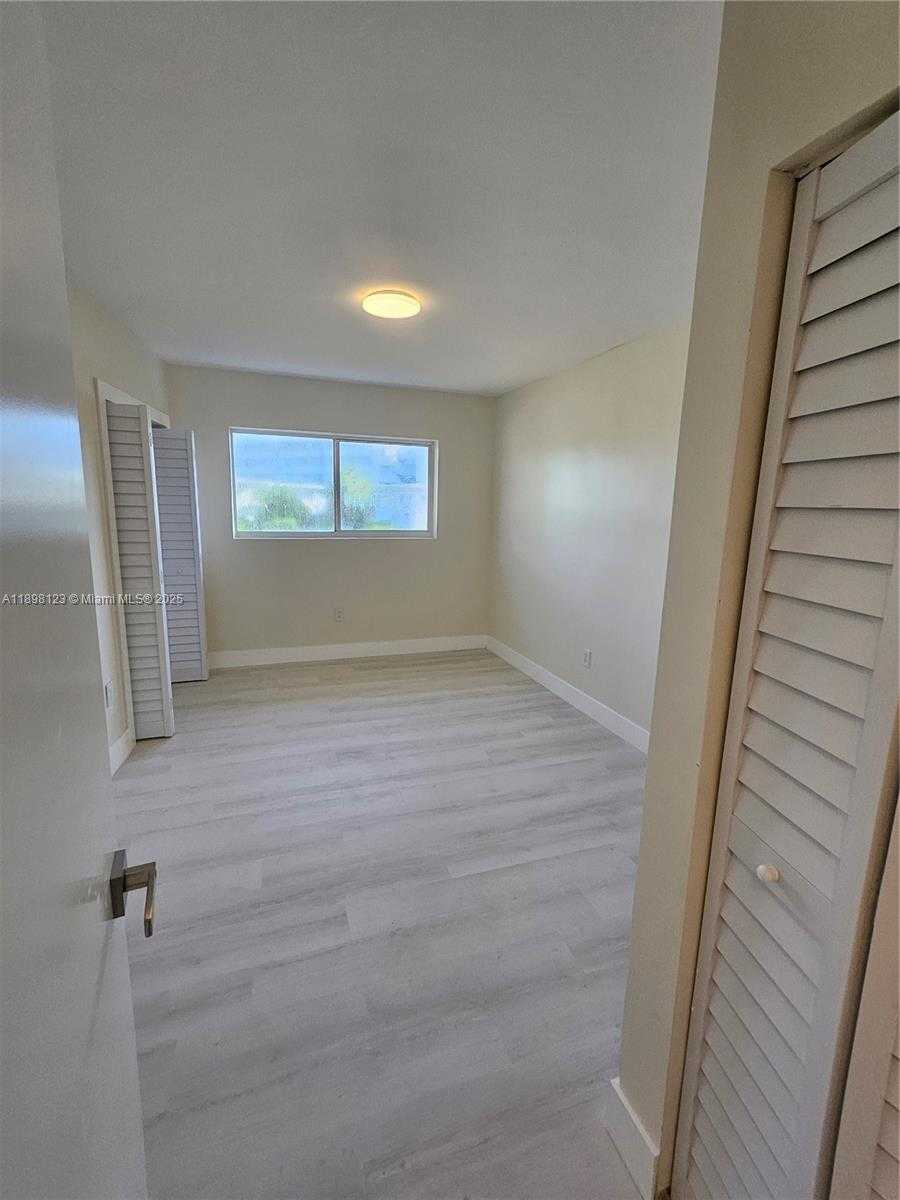 Small Image of 834 RAYMOND ST, Miami Beach Number 13