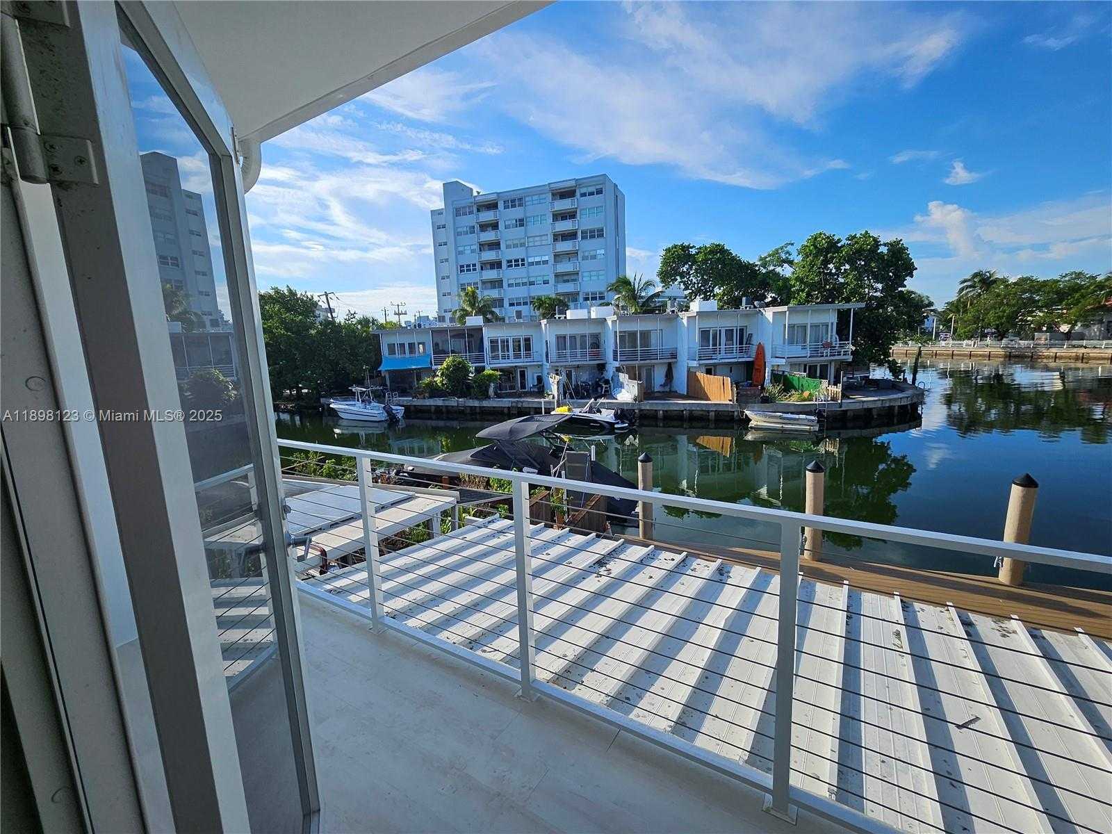 Small Image of 834 RAYMOND ST, Miami Beach Number 27