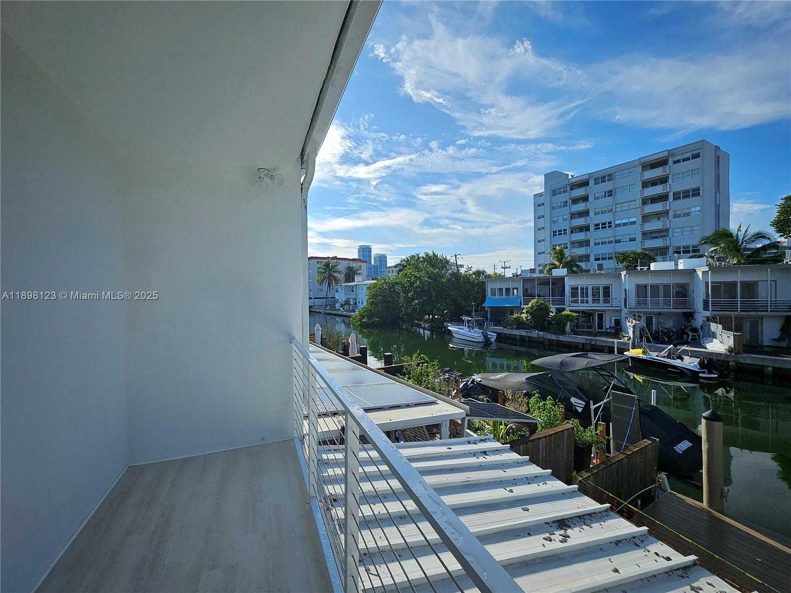 Small Image of 834 RAYMOND ST, Miami Beach Number 31