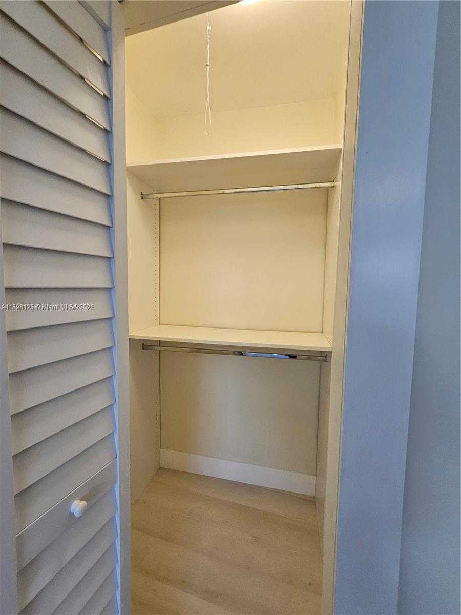 Small Image of 834 RAYMOND ST, Miami Beach Number 7
