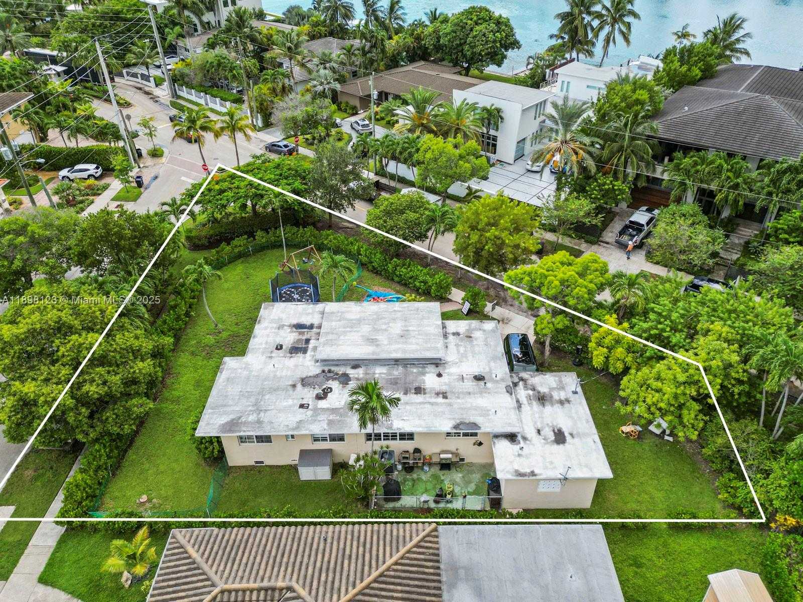 Small Image of 834 RAYMOND ST, Miami Beach Number 71