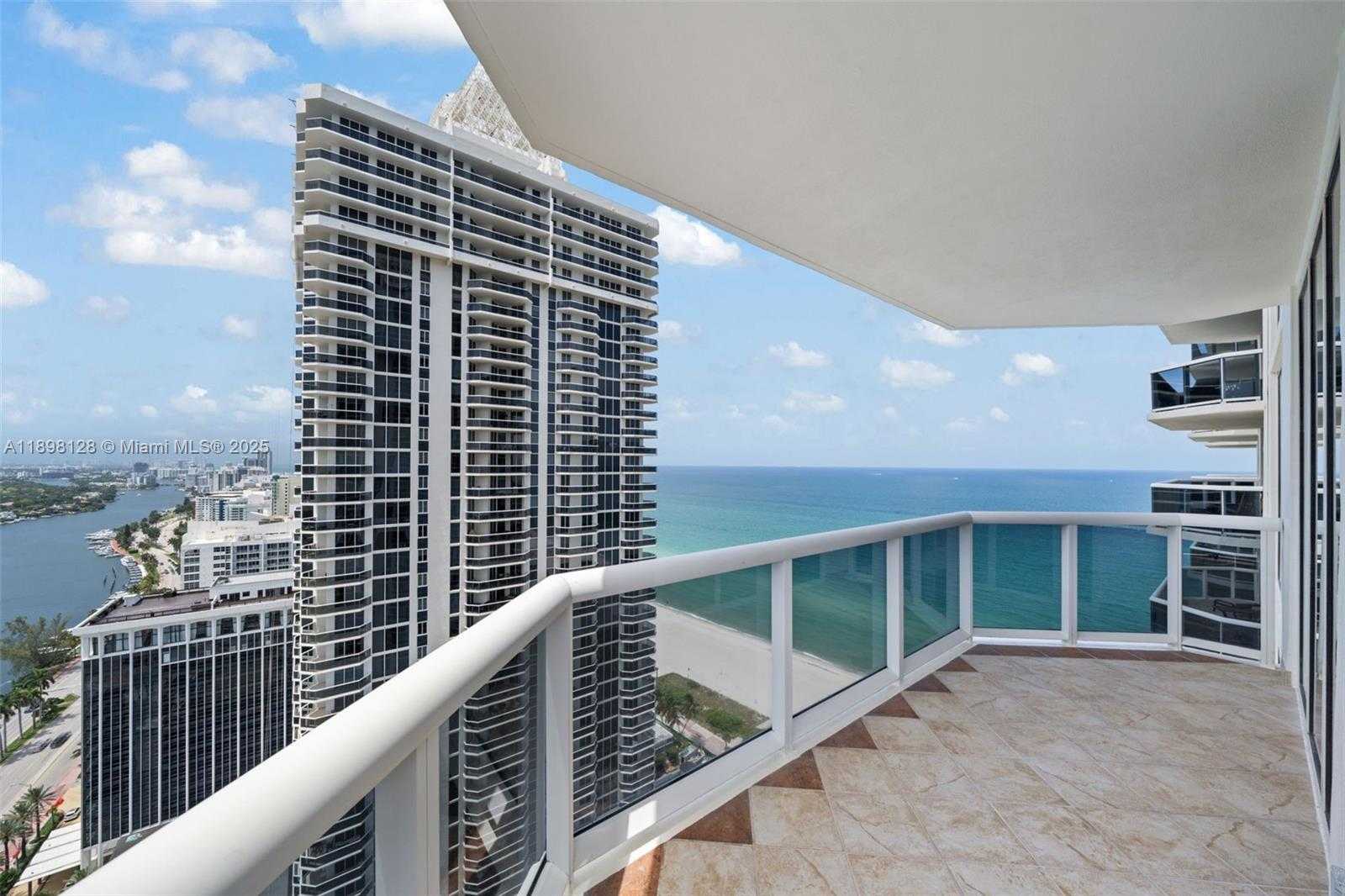 Small Image of 4775 COLLINS AVE #3207, Miami Beach Number 2