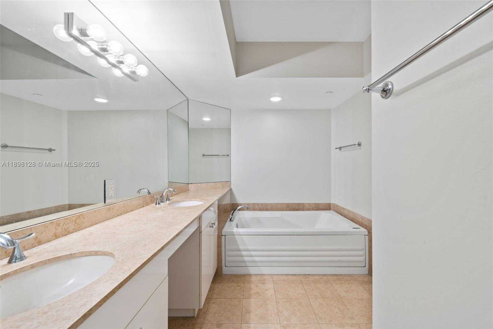 Small Image of 4775 COLLINS AVE #3207, Miami Beach Number 24