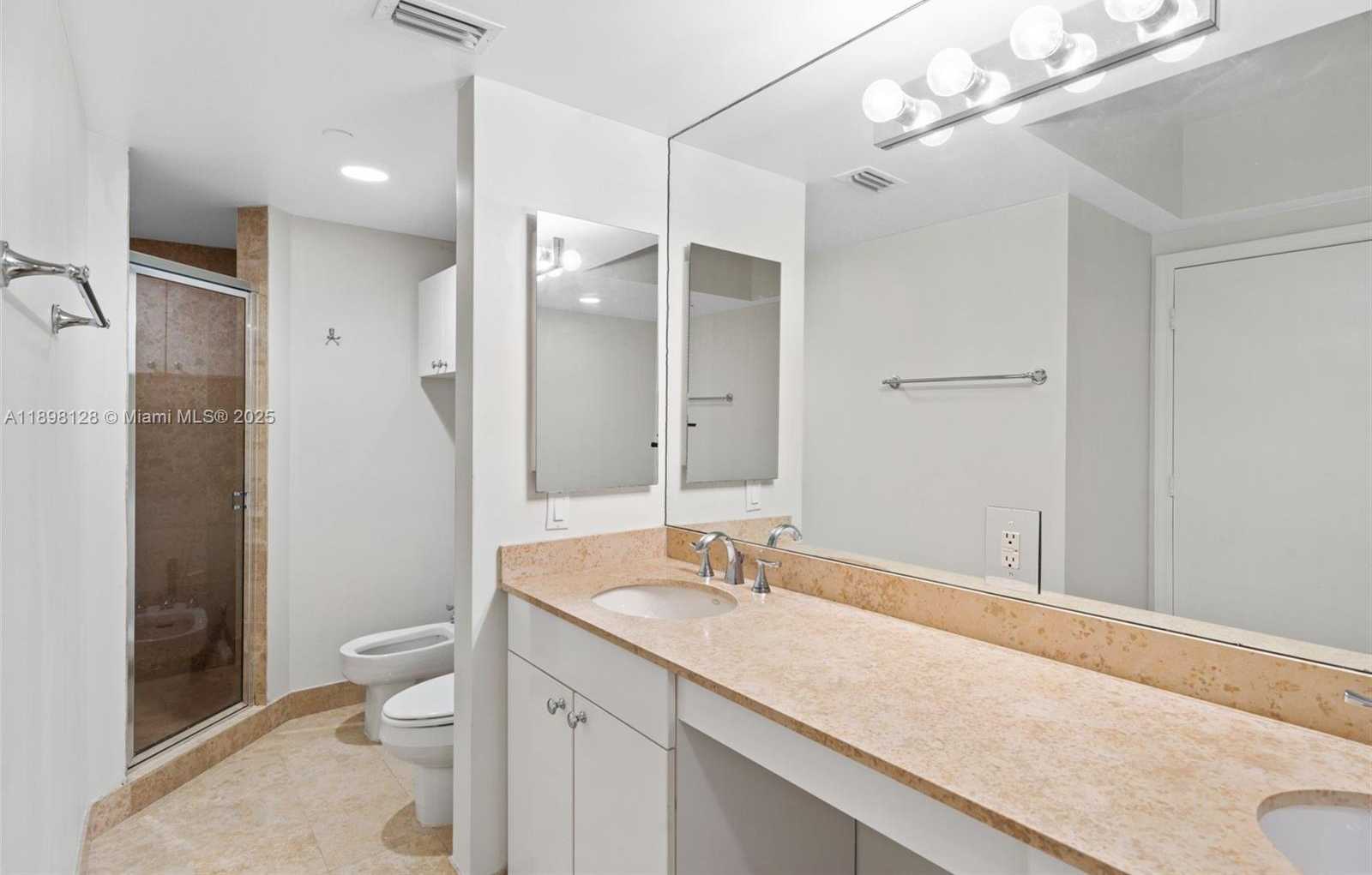 Small Image of 4775 COLLINS AVE #3207, Miami Beach Number 8