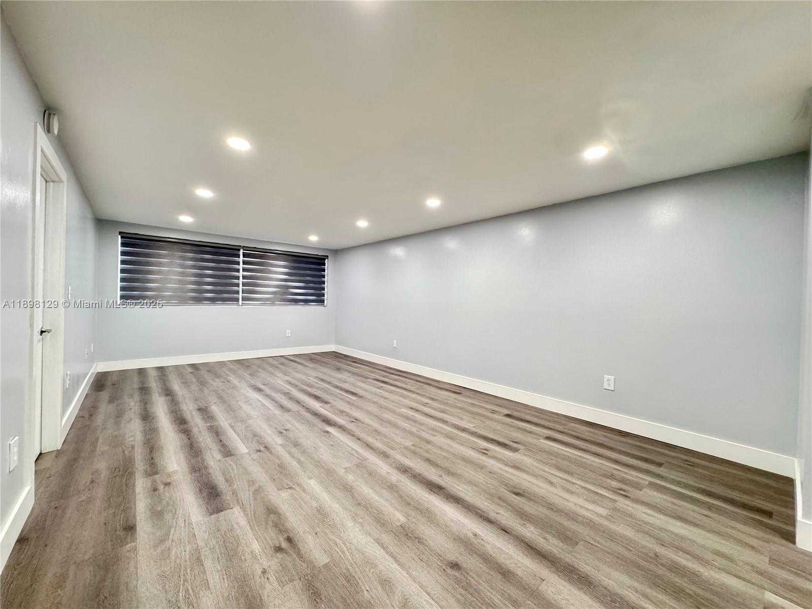 Small Image of 6175 NORTH WEST 186TH ST #109, Hialeah Number 3