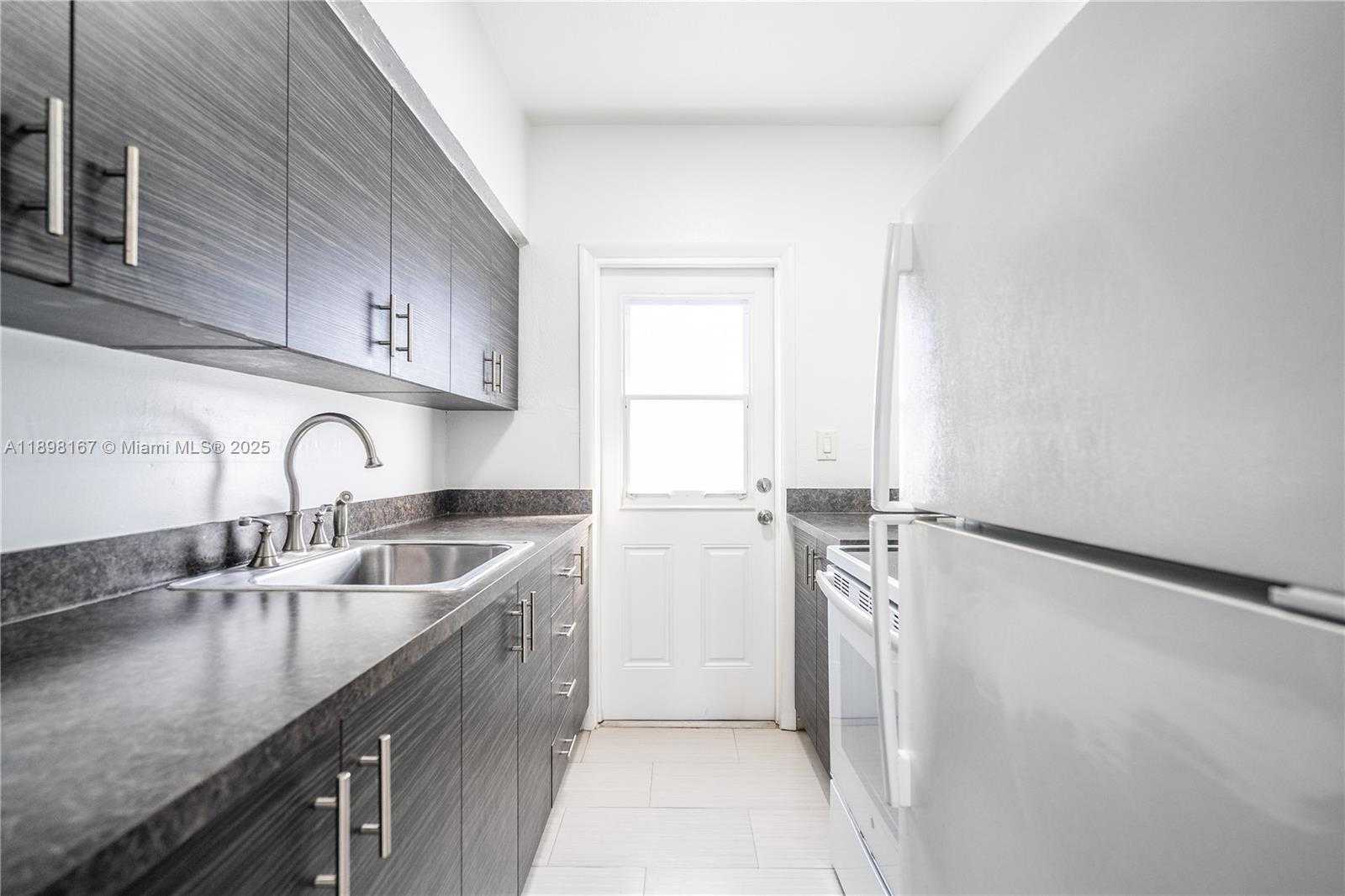 Small Image of 430 81 ST #2, Miami Beach Number 7