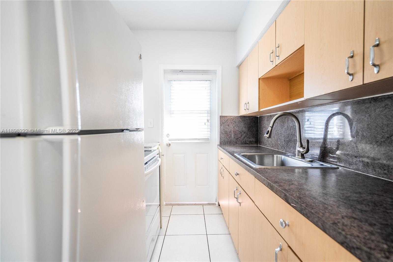 Small Image of 430 81 ST #3, Miami Beach Number 8