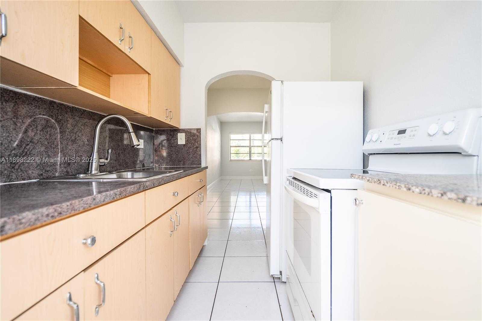 Small Image of 430 81 ST #3, Miami Beach Number 9