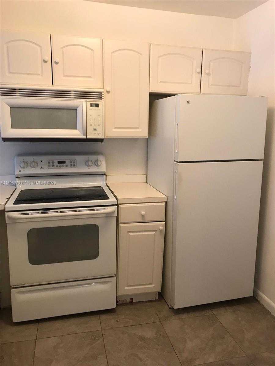 Small Image of 16465 NORTH EAST 22ND AVE #113, North Miami Beach Number 4