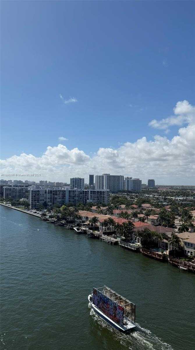 Small Image of Hollywood Number 10