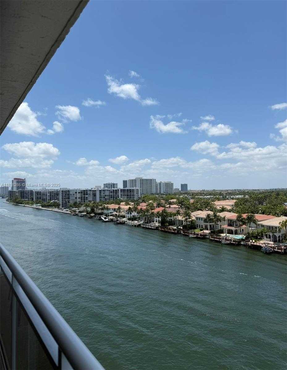 Small Image of Hollywood Number 11