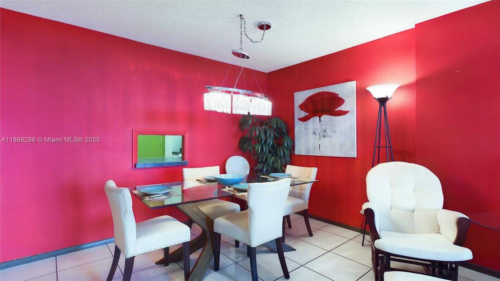 Small Image of Hollywood Number 4