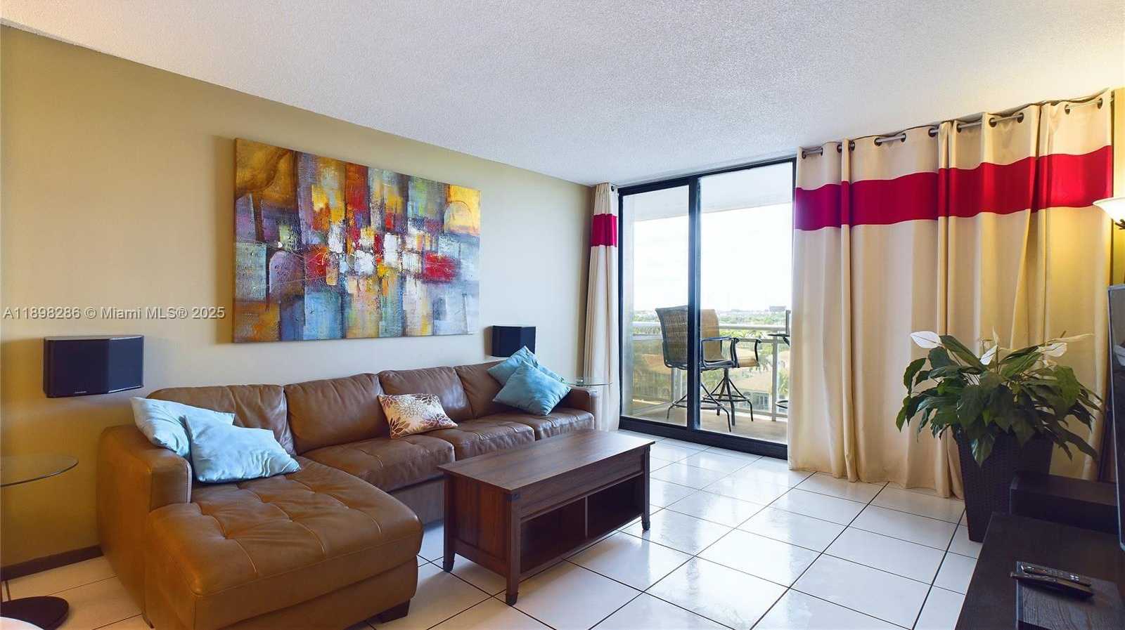 Small Image of Hollywood Number 5