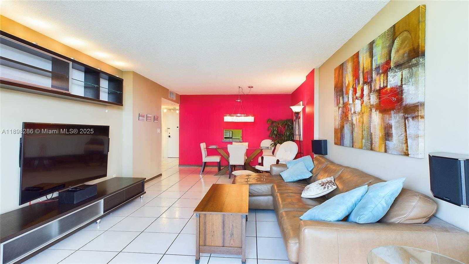 Small Image of Hollywood Number 7