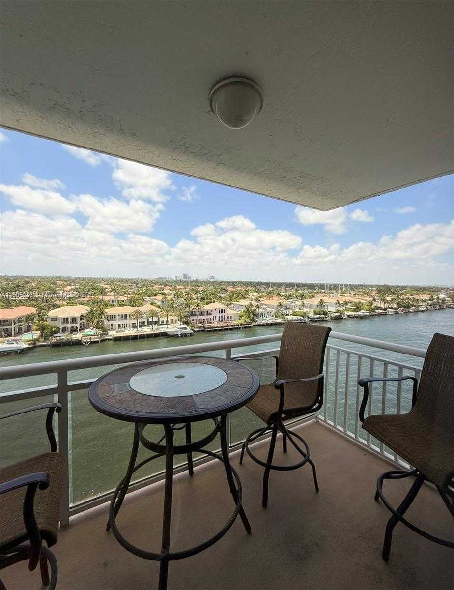 Small Image of Hollywood Number 8