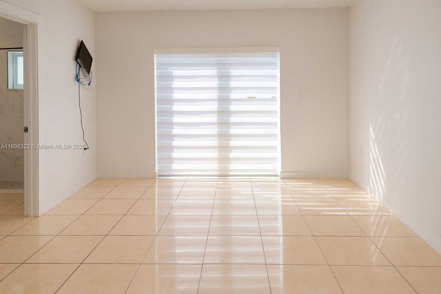 Small Image of 2312 NORTH WEST 82ND ST #2312, Miami Number 5