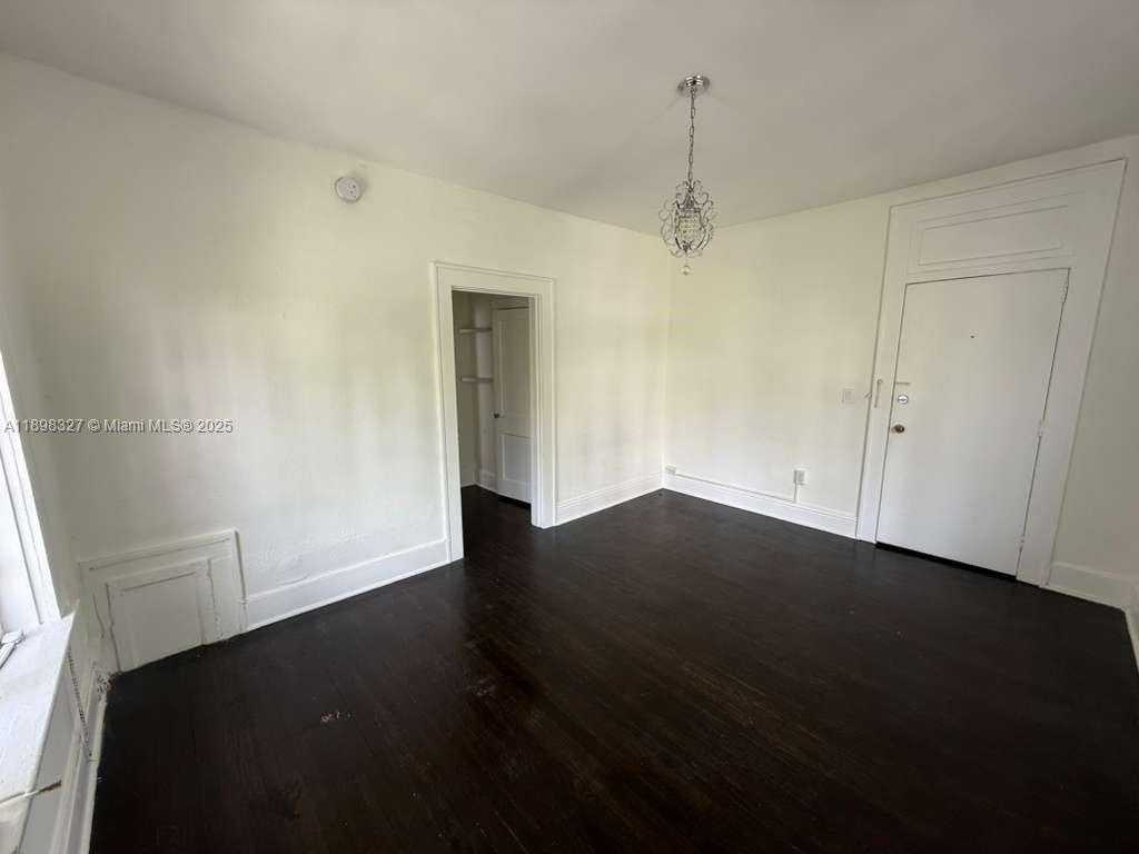 Small Image of 124 MENDOZA AVE #8, Coral Gables Number 7