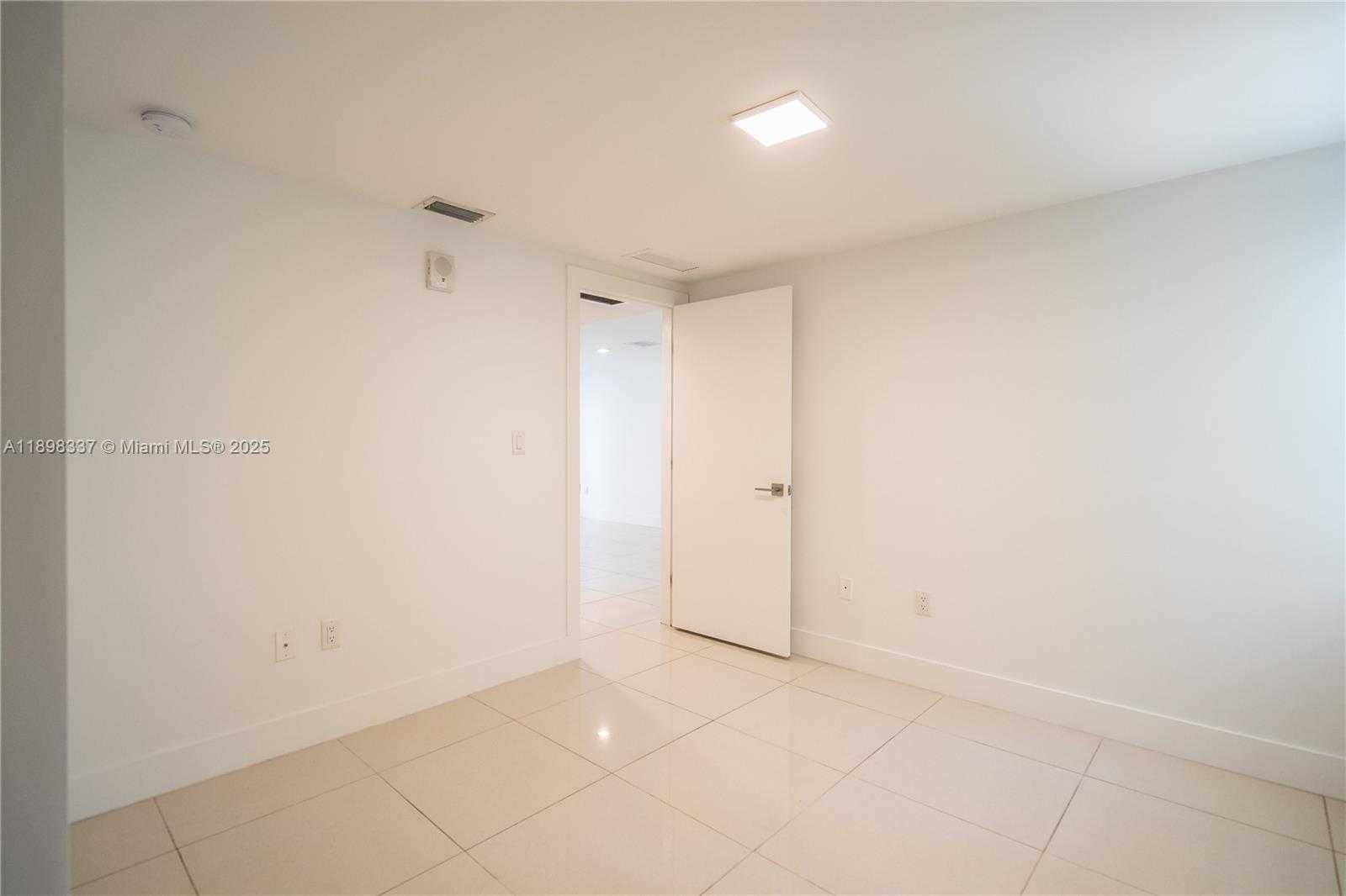 Small Image of 1985 BAY DR #105, Miami Beach Number 11