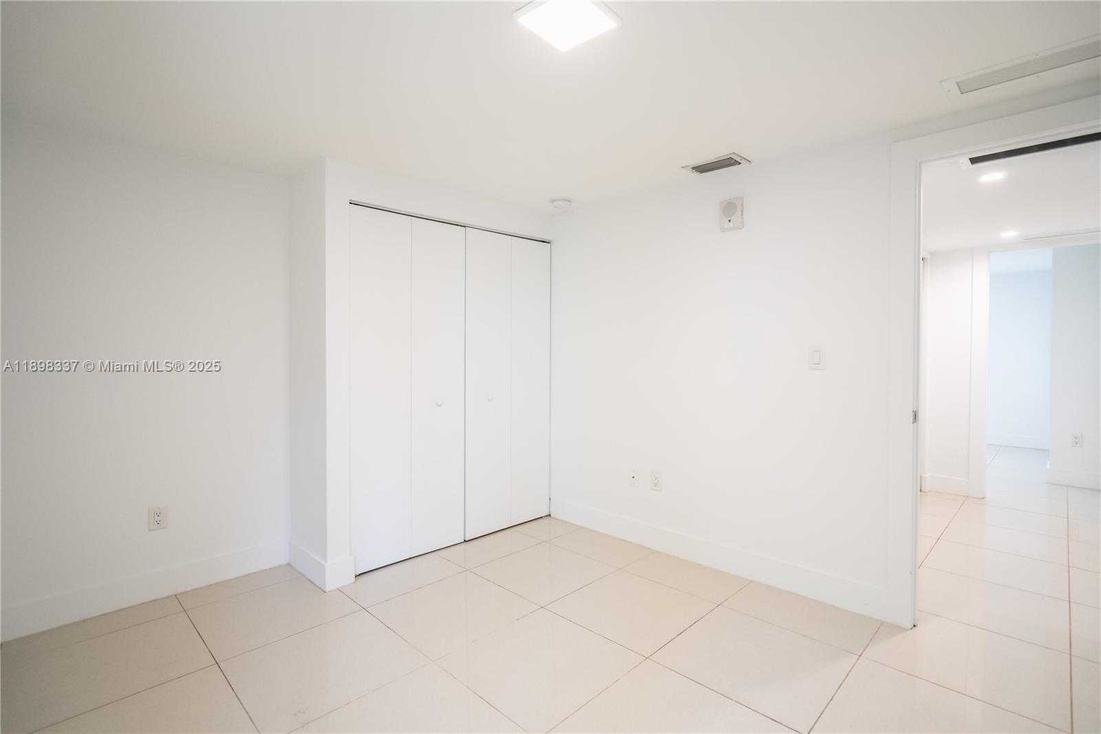 Small Image of 1985 BAY DR #105, Miami Beach Number 12