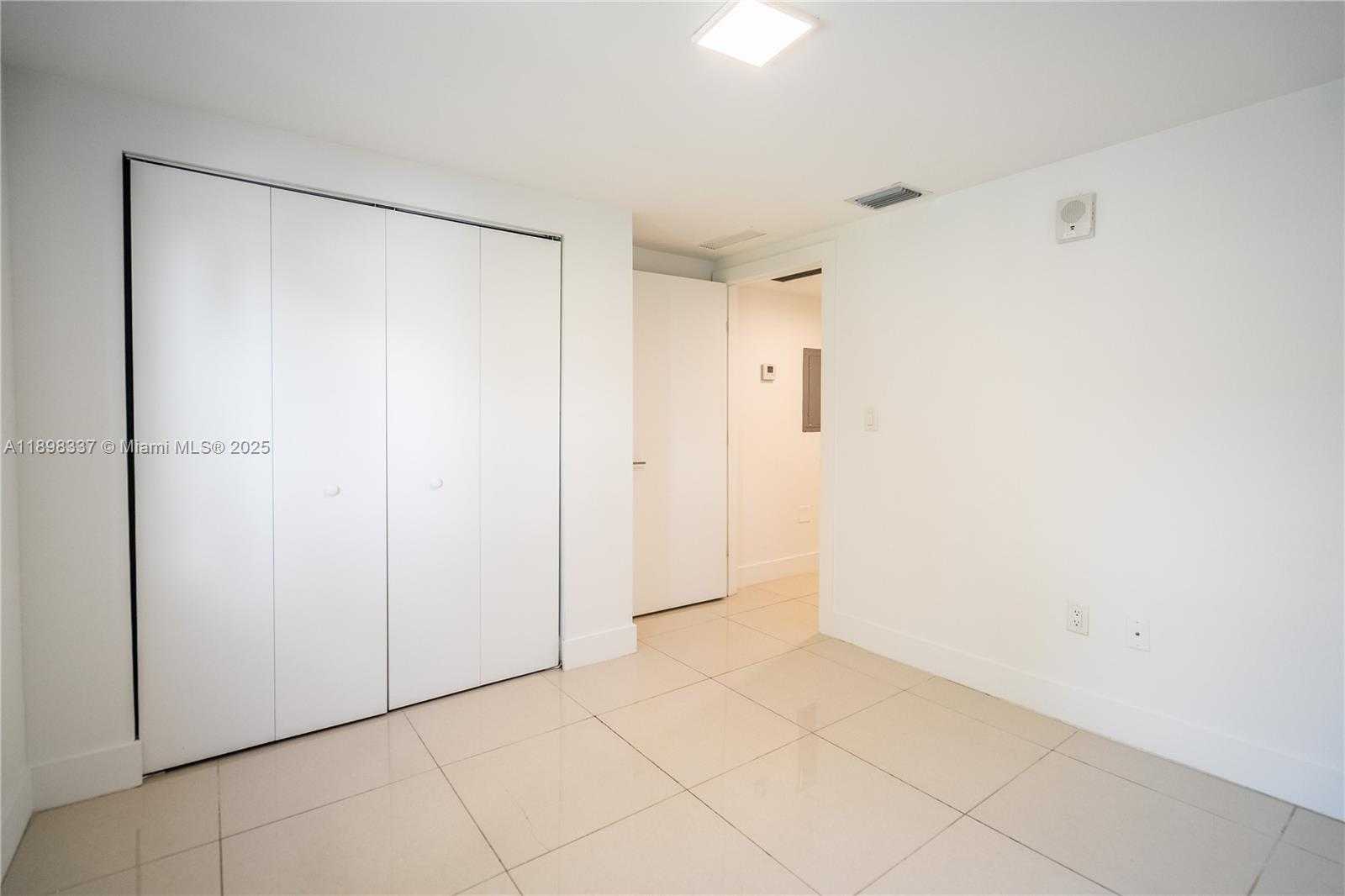 Small Image of 1985 BAY DR #105, Miami Beach Number 15