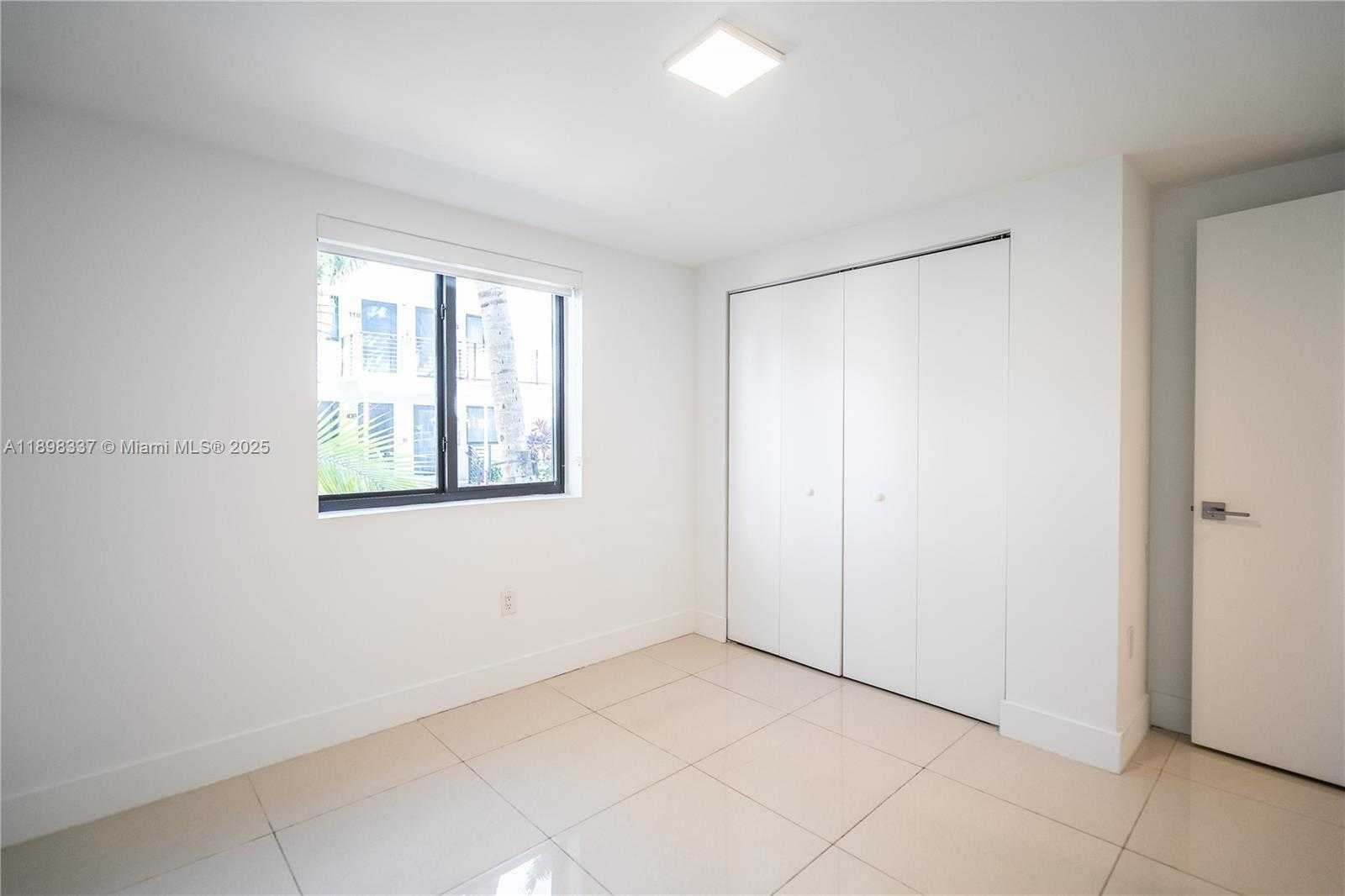 Small Image of 1985 BAY DR #105, Miami Beach Number 16