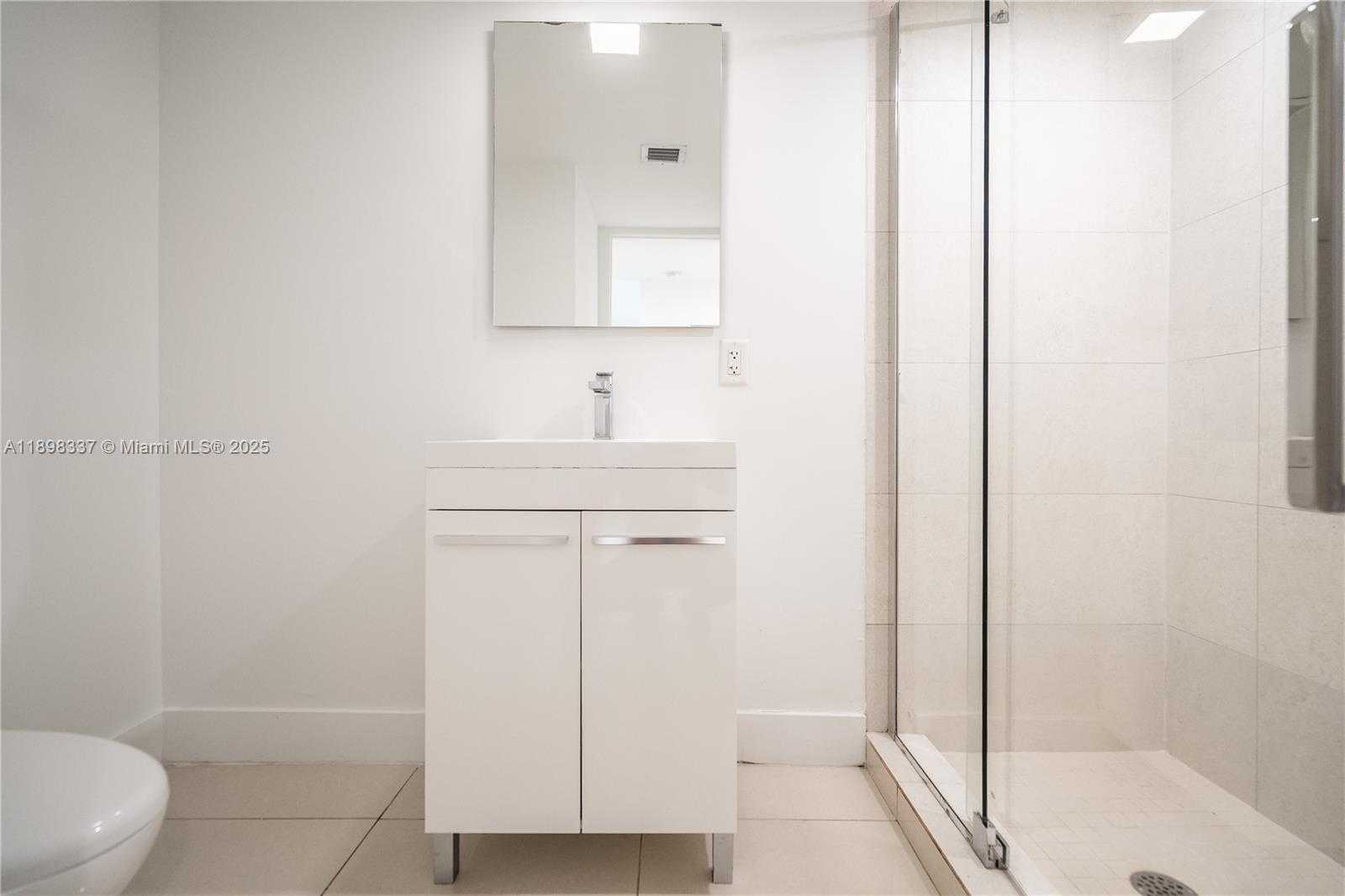 Small Image of 1985 BAY DR #105, Miami Beach Number 17