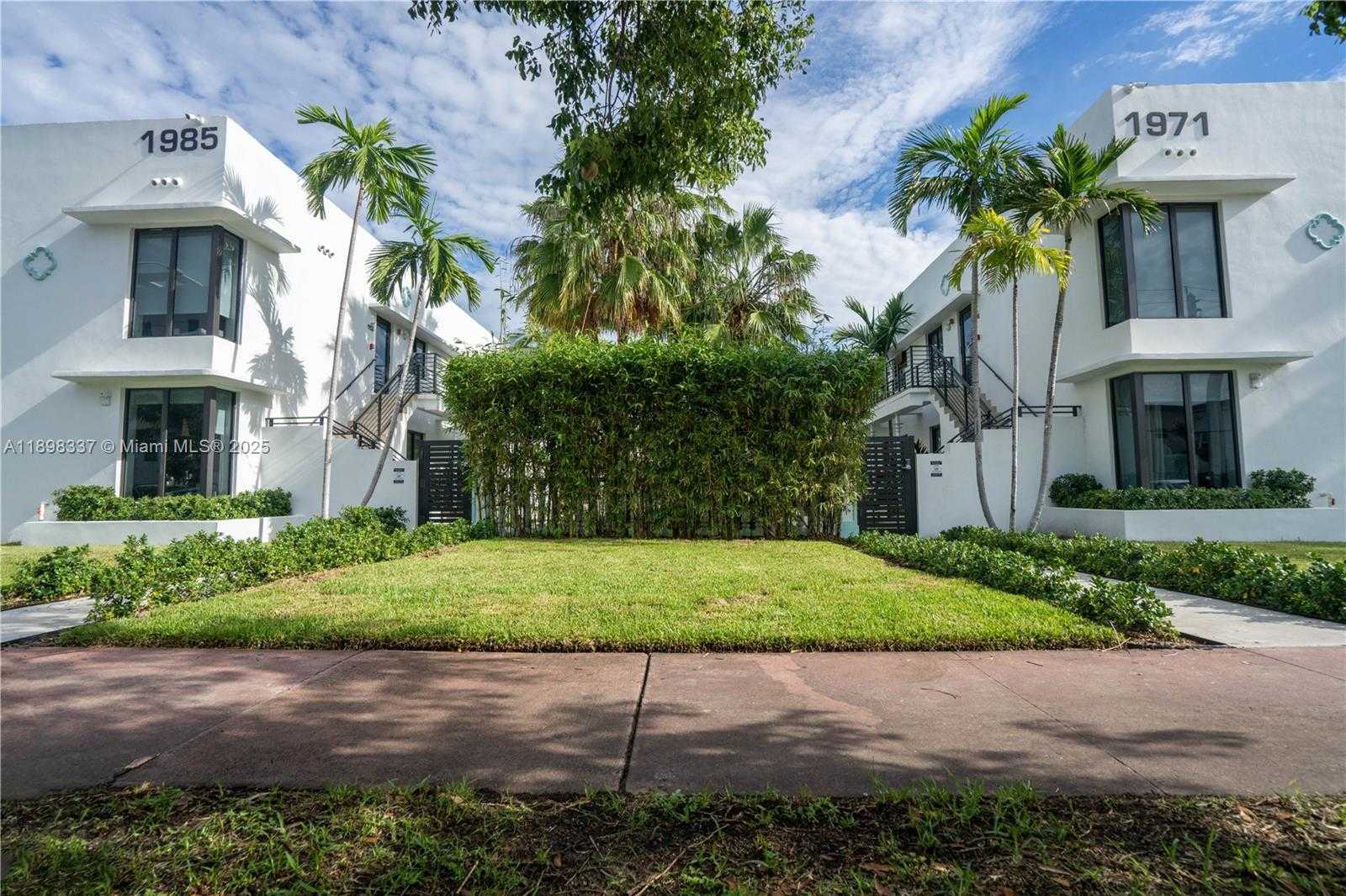 Small Image of 1985 BAY DR #105, Miami Beach Number 19