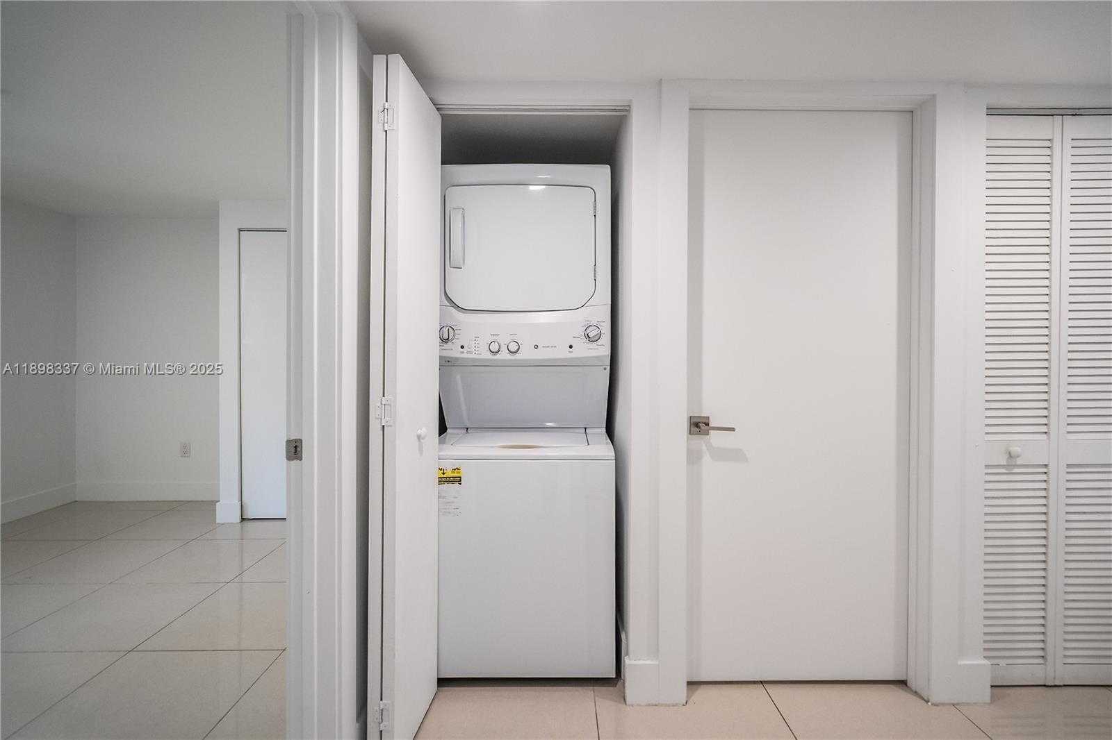 Small Image of 1985 BAY DR #105, Miami Beach Number 8