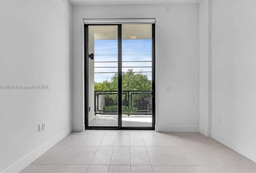Small Image of 1030 15TH ST #206, Miami Beach Number 2