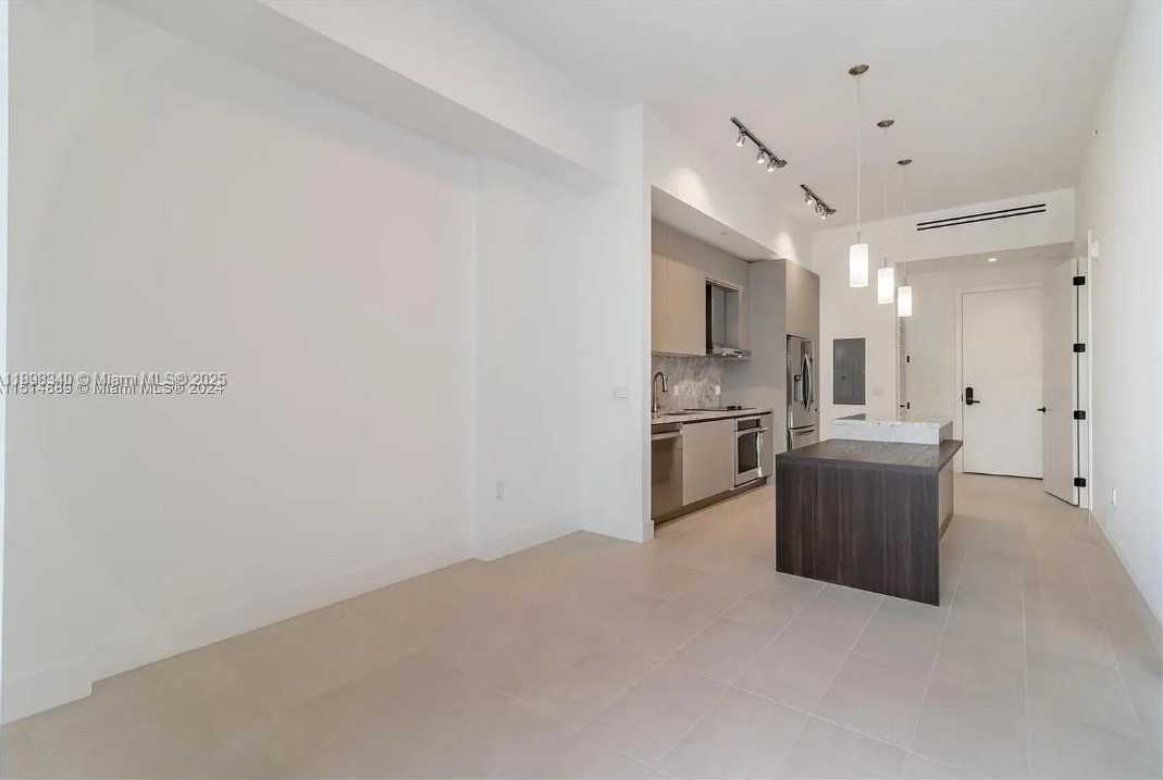 Small Image of 1030 15TH ST #206, Miami Beach Number 4
