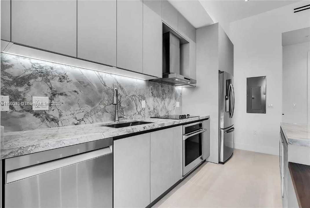 Small Image of 1030 15TH ST #206, Miami Beach Number 6