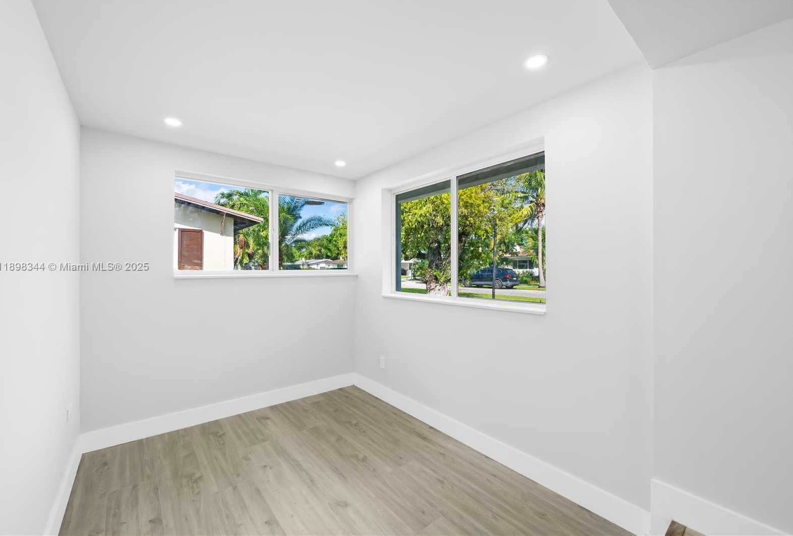 Small Image of 8560 SOUTH WEST 126TH TER, Miami Number 6