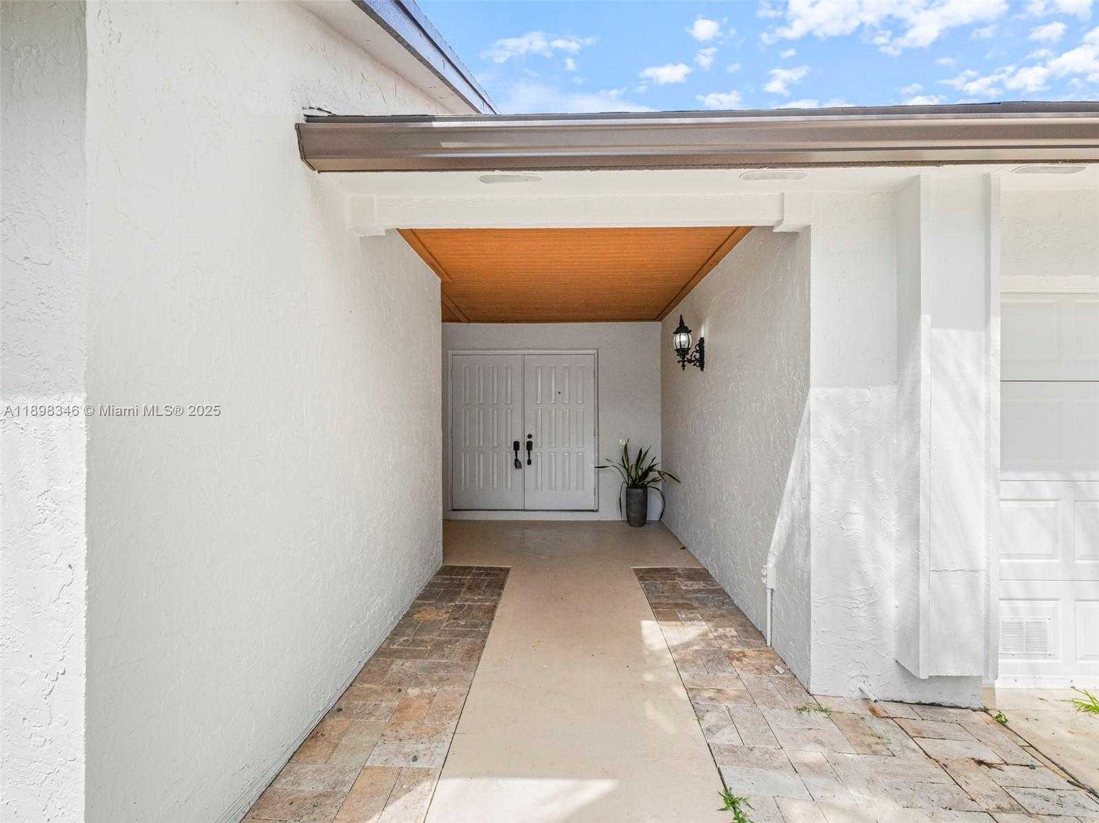 Small Image of 15531 SOUTH WEST 54 TE, Miami Number 2