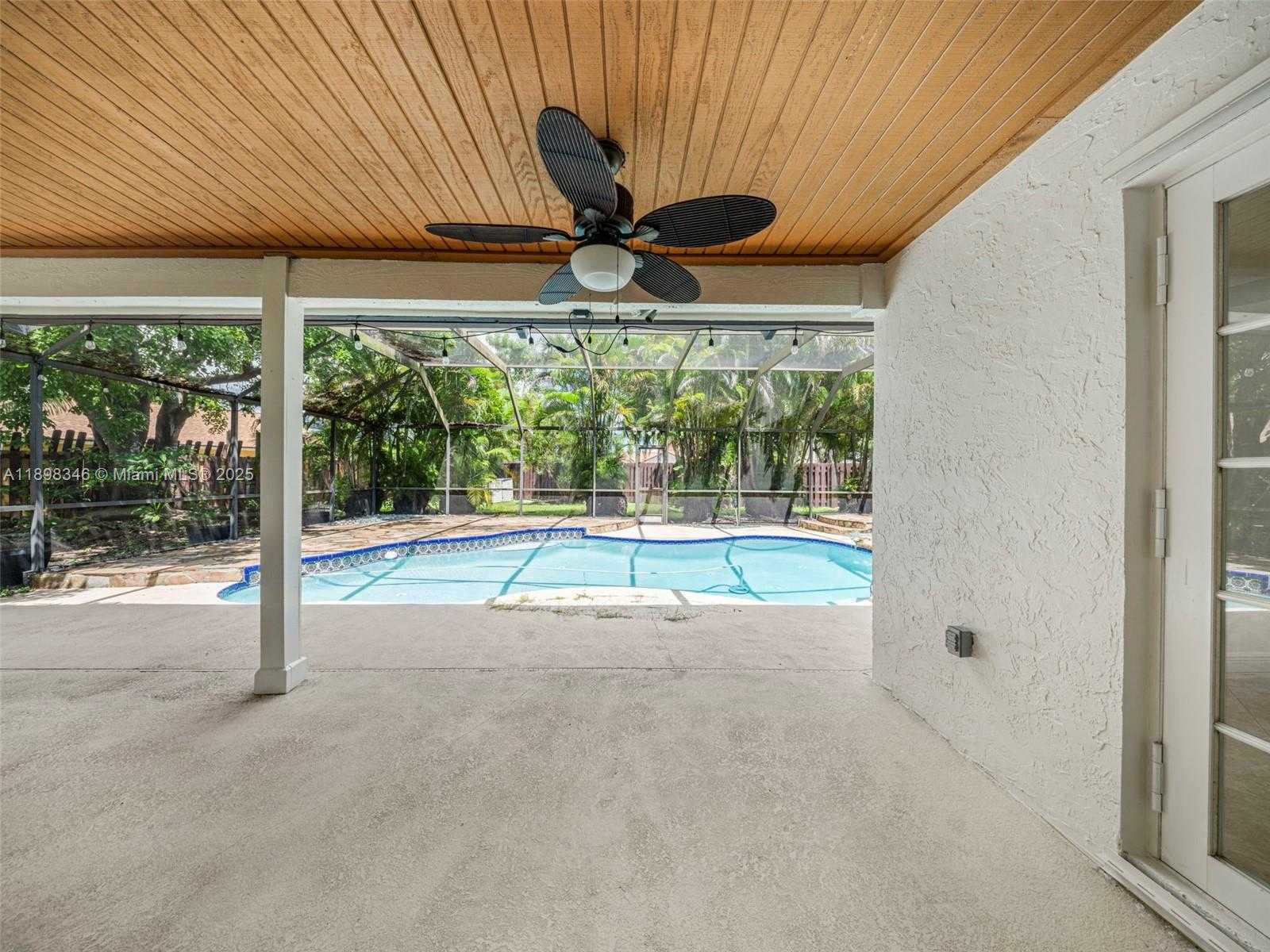 Small Image of 15531 SOUTH WEST 54 TE, Miami Number 39