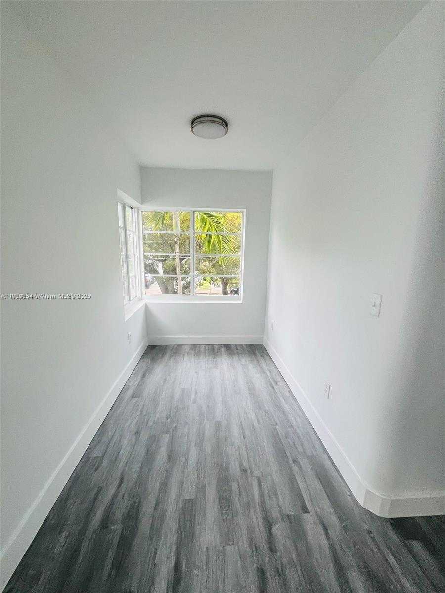 Small Image of 950 BAY DR #5, Miami Beach Number 11