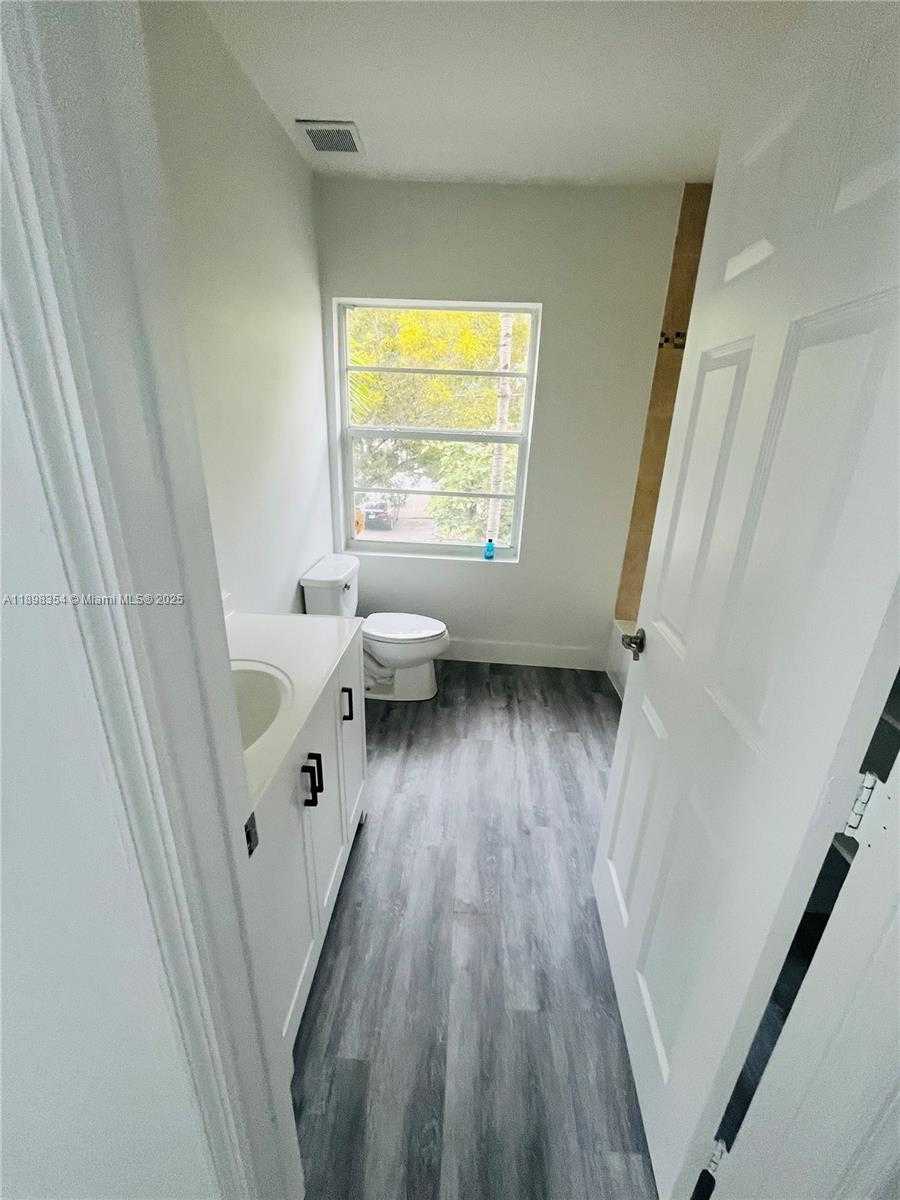 Small Image of 950 BAY DR #5, Miami Beach Number 14