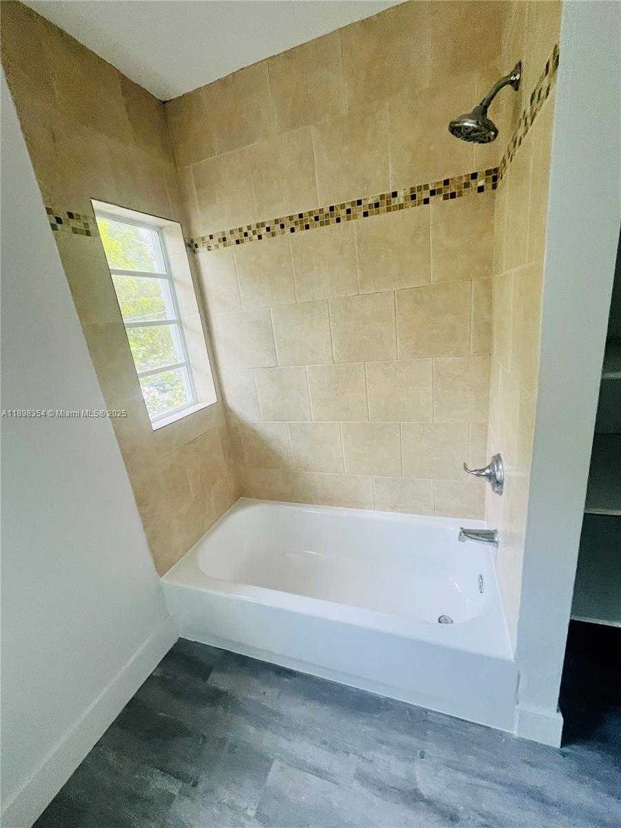 Small Image of 950 BAY DR #5, Miami Beach Number 15