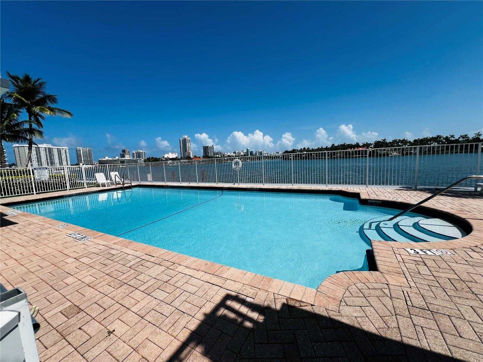 Small Image of 950 BAY DR #5, Miami Beach Number 2