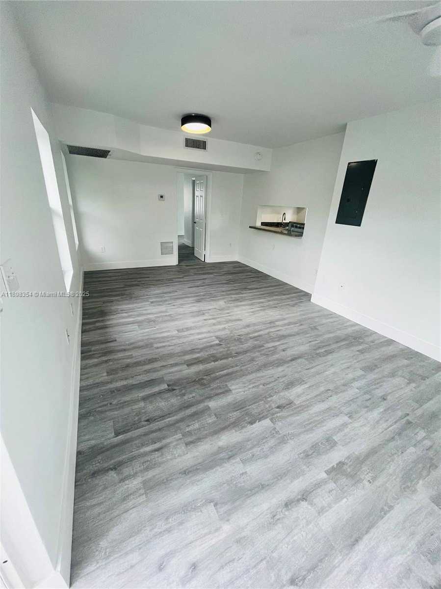Small Image of 950 BAY DR #5, Miami Beach Number 3