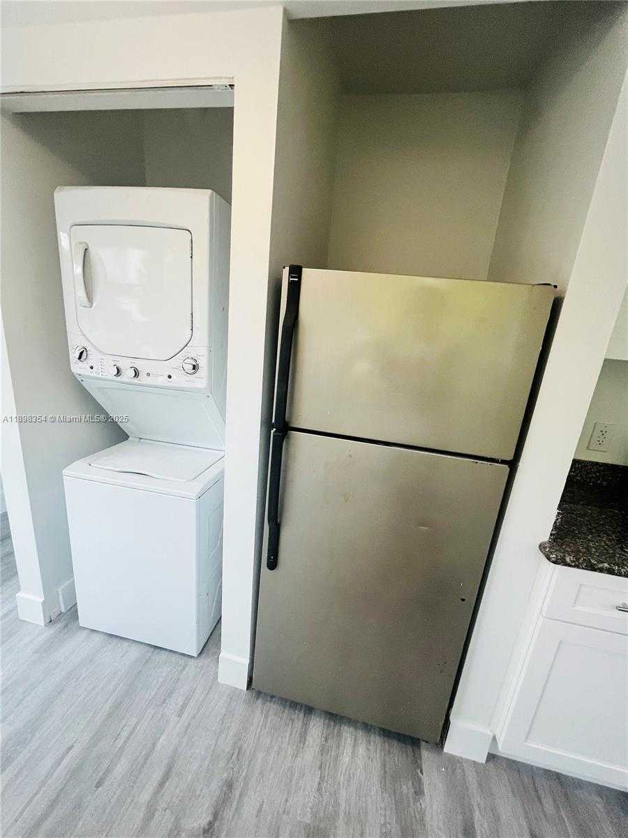 Small Image of 950 BAY DR #5, Miami Beach Number 7