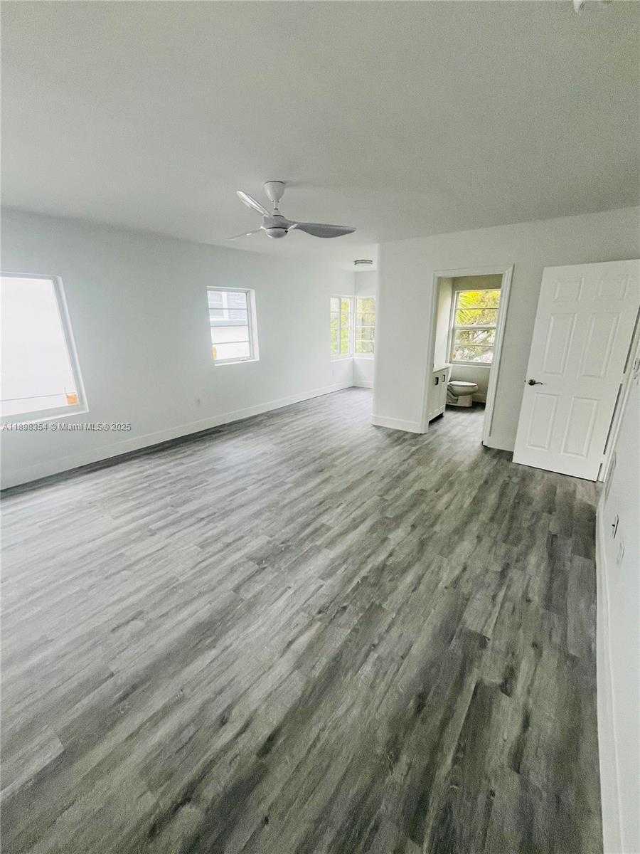 Small Image of 950 BAY DR #5, Miami Beach Number 9