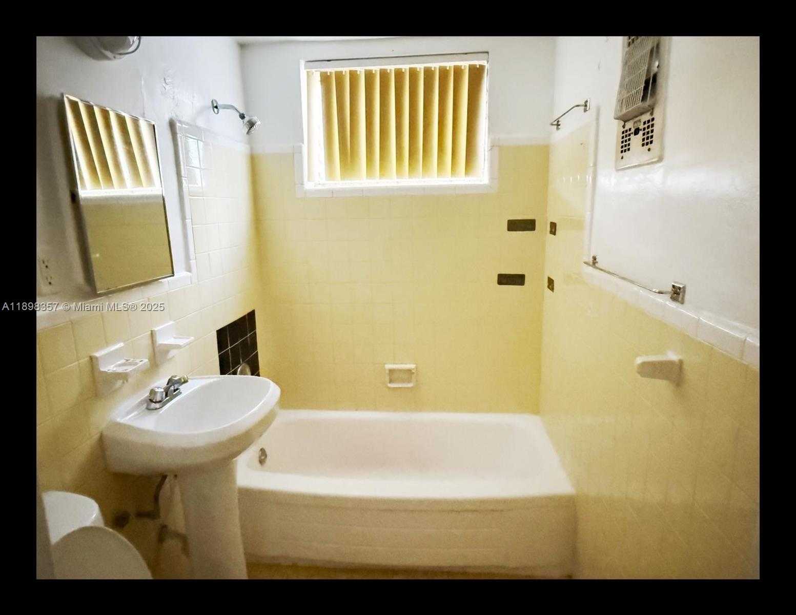 Small Image of 7740 DICKENS AVE #5, Miami Beach Number 2
