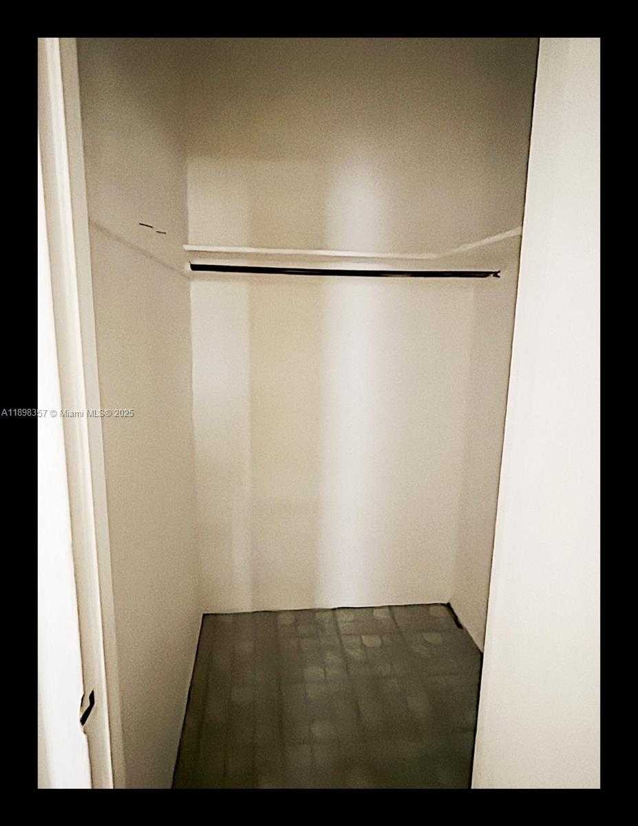 Small Image of 7740 DICKENS AVE #5, Miami Beach Number 4